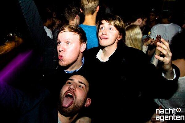 Am Karsamstag erholten sich die Münchner beim "Doin' It" im Crux vom Partyverbot. Mehr Bilder unter: www.nachtagenten.de