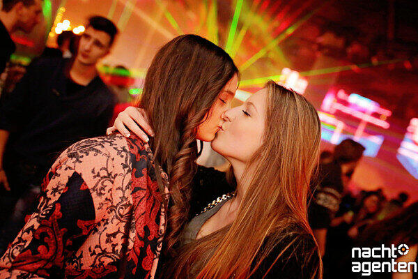 Die besten Party-Bilder vom Samstag. Hier im Neuraum.