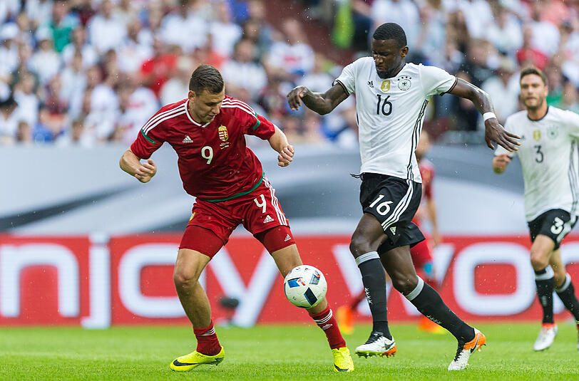 Antonio Rüdiger: Note 3. Empfahl sich als Ersatz für Mats Hummels in der Innenverteidigung. War in der Anfangsphase einmal nicht im Bild, sonst meist Herr der Lage. Vergab per Kopf die große Chance zur Führung.