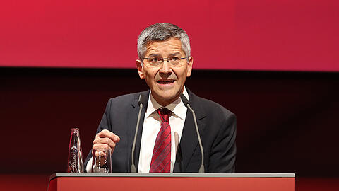Bayern-Präsident Herbert Hainer spricht bei der Jahreshauptversammlung.