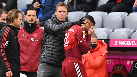 Julian Nagelsmann tröstet den verletzten Tolisso.