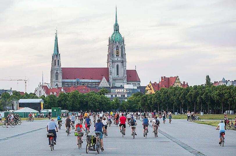 Bilder von der letzten Münchner Radlnacht (7. Juni 2014). Die diesjährige Radlnacht findet am 8. August statt.