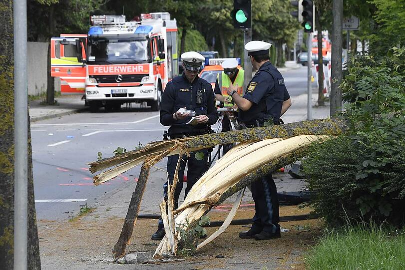 Die Bilder vom Unfall mit einem Toten in Eching (Landkreis Freising).