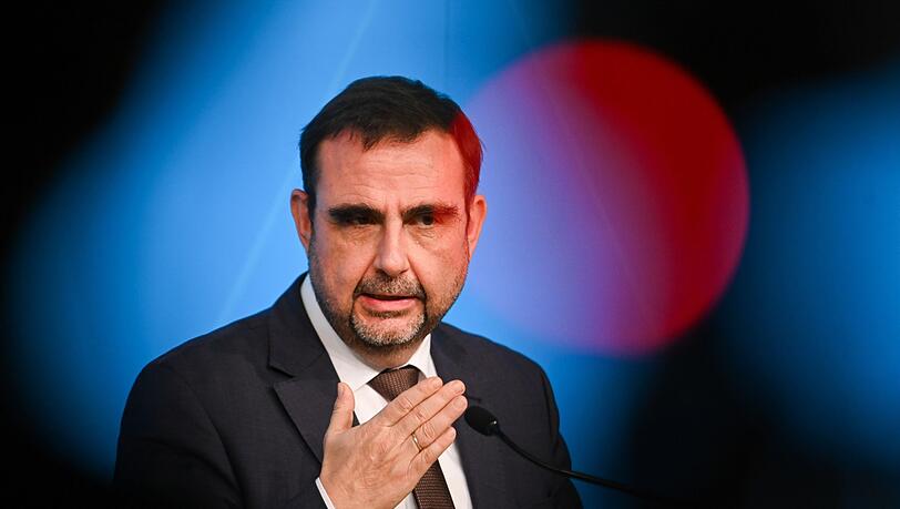 Klaus Holetschek (CSU), Gesundheitsminister in Bayern, spricht bei einer Pressekonferenz. Klaus Holetschek (CSU), Gesundheitsminister in Bayern, spricht bei einer Pressekonferenz.