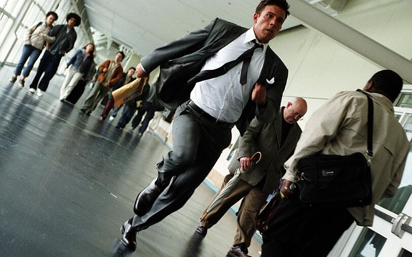 Irgendetwas ist beim letzten Job schiefgelaufen. Michael Jennings (Ben Affleck) ist auf der Flucht ...