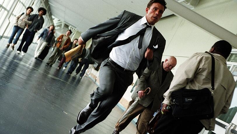 Irgendetwas ist beim letzten Job schiefgelaufen. Michael Jennings (Ben Affleck) ist auf der Flucht ...