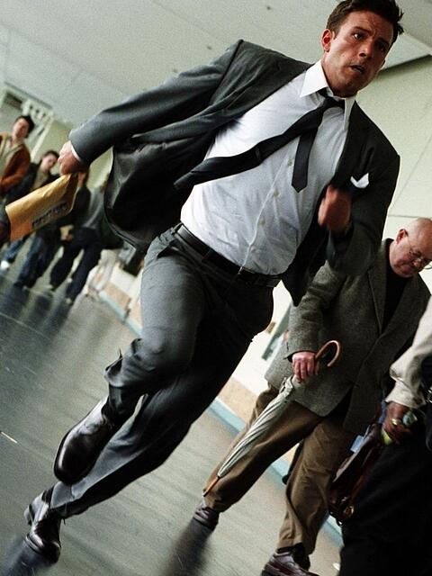 Irgendetwas ist beim letzten Job schiefgelaufen. Michael Jennings (Ben Affleck) ist auf der Flucht ...