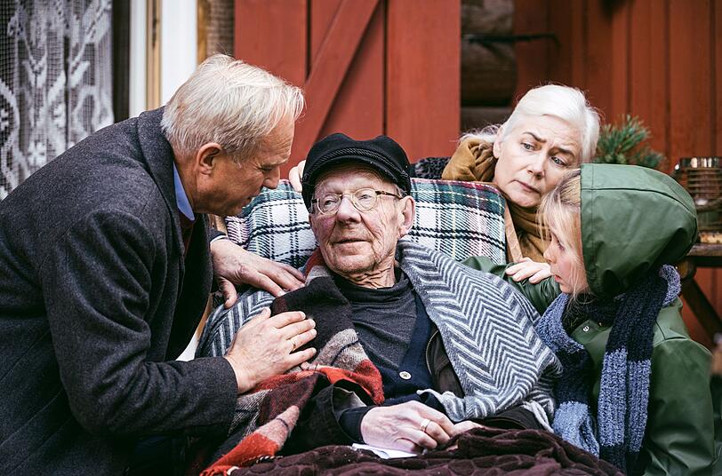 Hans-Peter Korff war vor allem für seine "Drombuschs"-Rolle und als "Onkel Heini" aus der Kinderserie "Neues aus Uhlenbusch" (1977-1980) bekannt. Hans-Peter Korff war vor allem für seine "Drombuschs"-Rolle und als "Onkel Heini" aus der Kinderserie "Neues aus Uhlenbusch" (1977-1980) bekannt.