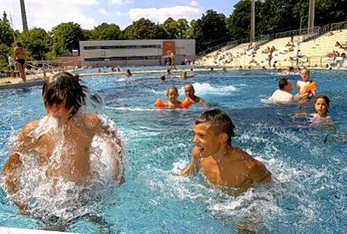 Mit dem Familienpass günstig ins Nass: Hier im Dante-Freibad.
