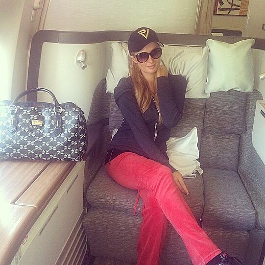 Paris Hilton lebt das Jet-Set-Leben - im wahrsten Sinne des Wortes