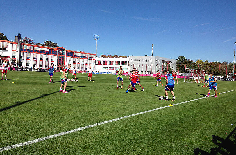 Thiago ist wieder im FC-Bayern-Training dabei: Die Bilder von der Säbener Straße.