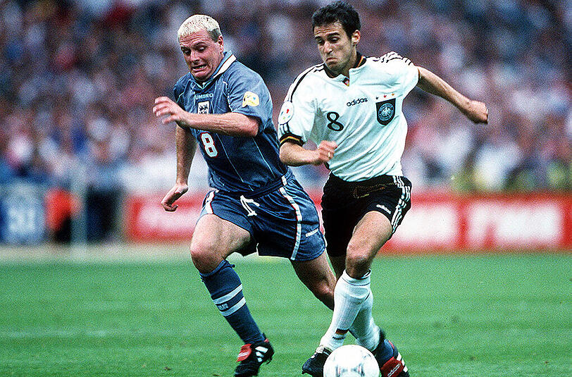 Auch als Trainer blieb Mehmet Scholl dem FC Bayern treu und trainierte die Bayern-Jugend und die zweite Mannschaft...