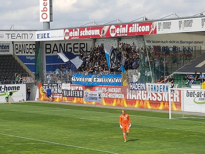Die Löwen-Fans sorgen auch in Ried für Heimspiel-Atmosphäre!