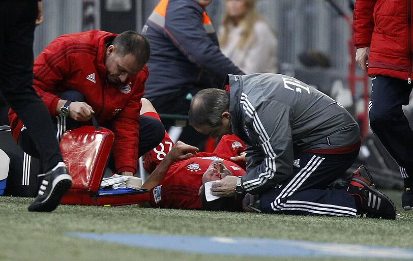 Holger Badstuber, Note 4: Schon zu Beginn unkonzentriert, rasselte dann mit Hinterseer zusammen und blutete stark am Kopf. Nachdem ihn vier Ärzte wieder zusammengeflickt hatten, kehrte er auf den Platz zurück. Wirkte jedoch weiter fahrig.