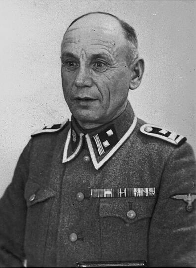 Neben verfügbaren Angaben zu Geburtstag, Herkunft und Beruf ist auch die Militär-Laufbahn der SS-Männer in der Datenbank vermerkt.