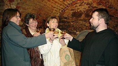 Weinverkostung im Kloster Altenburg im österreichischen Weinviertel Weinverkostung im Kloster Altenburg im österreichischen Weinviertel