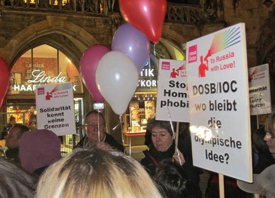 Gegen "Stussland" und Homophobie: Die Demonstration auf dem Marienplatz.