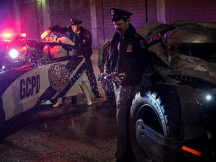 Ein Stormtrooper wird in Gotham City verhaftet