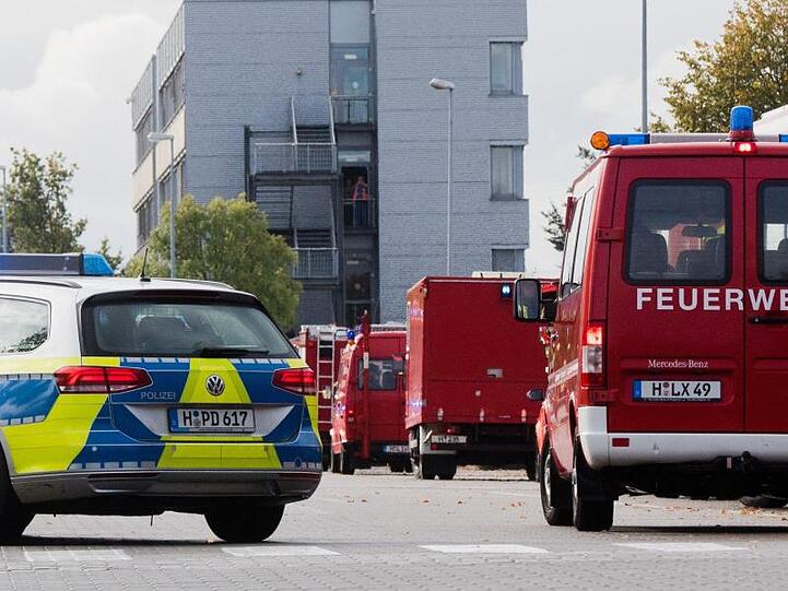 Die Deutsche Feuerwehr-Gewerkschaft schlägt Alarm, weil Feuerwehrleute immer häufiger im Einsatz attackiert werden.