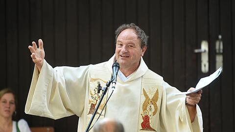 Pfarrer Rainer Maria Schießler findet, dass heuer das Osterfest unter schwierigen Vorzeichen steht.