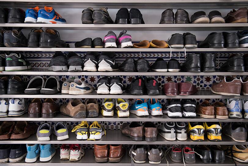 2,8 Tonnen Schuhe haben Diebe von der Ladefläche eines Lkws geklaut. (Symbolbild)