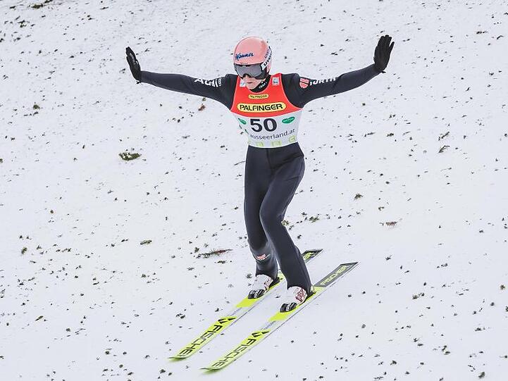 Karl Geiger gewann den Weltcup in Rasnov.
