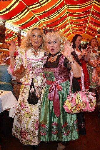 Ganz schön schrill: Gundel Schautzer und eine der Jacob Sisters.