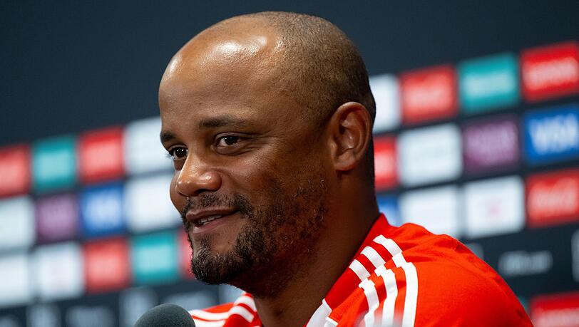 Bayern-Trainer Vincent Kompany bei der Pressekonferenz vor dem Achtelfinale gegen Flamengo.