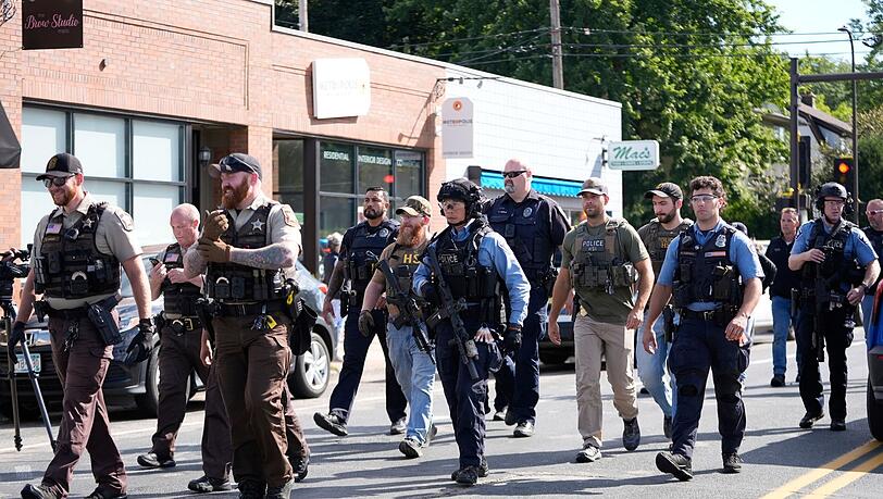 Auf einem Gewehr des Täters soll nach Regierungsangaben "Tötet Donald Trump" gestanden haben.