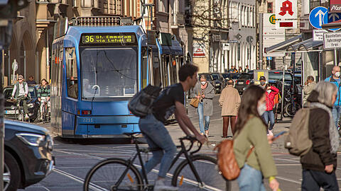 Lebhafter Verkehr am Isartor. (Archivbild)