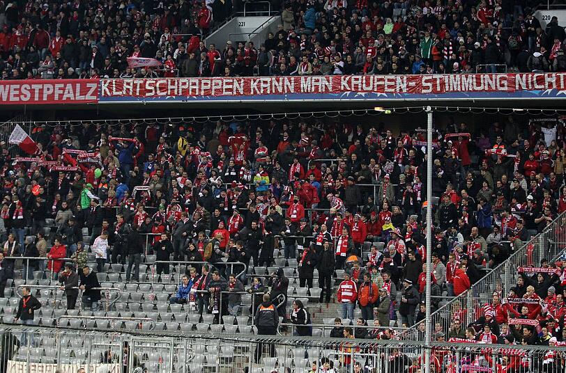 Beim Spiel gegen OSC Lille blieb ein Teil der Südkurve frei.
