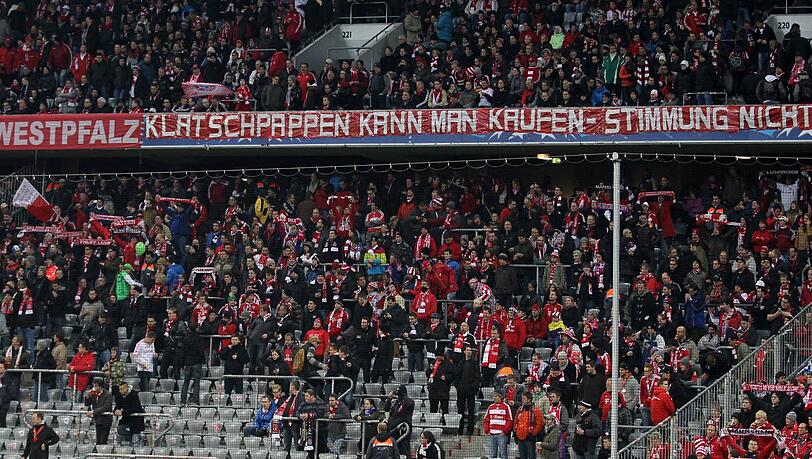 Beim Spiel gegen OSC Lille blieb ein Teil der Südkurve frei. Beim Spiel gegen OSC Lille blieb ein Teil der Südkurve frei.
