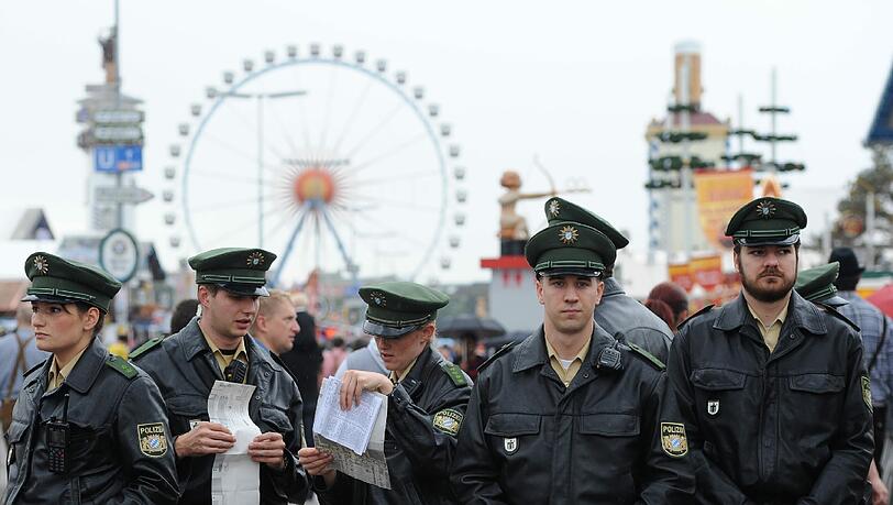 Bei Großveranstaltungen wie Wiesn oder Frühlingsfest geht die Polizei auf Jagd nach Taschendieben. (Archivbild) Bei Großveranstaltungen wie Wiesn oder Frühlingsfest geht die Polizei auf Jagd nach Taschendieben. (Archivbild)