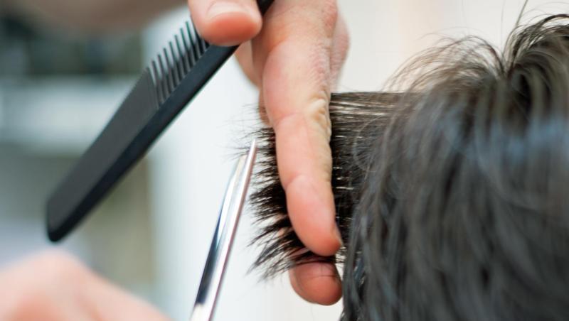 Im Friseurgewerbe liegt das mittlere Einkommen bei 1680 Euro brutto im Monat.