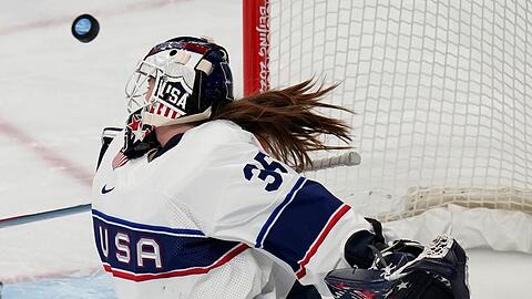 Die US-Torhüterin Maddie Rooney in Aktion.