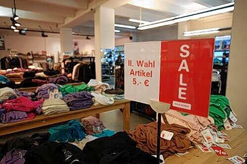 Günstig Mode einkaufen? Probieren Sie es einmal im Outletstore.