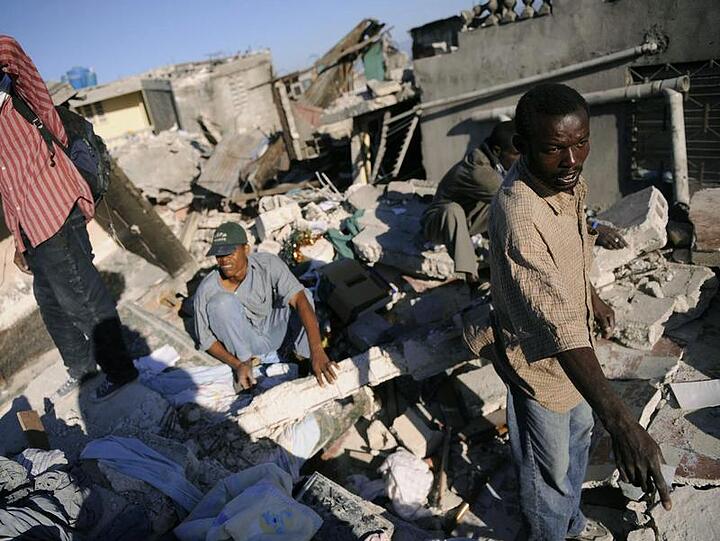 Die Stadt Port-au-Prince liegt vier Wochen nach dem Erdbeben noch in Trümmern