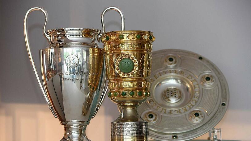 Nicole Paderhuber: "Weil der FC Bayern nach dem Vize-Triple in der letzten Saison am Samstag das Triple perfekt machen wird. :-D" Nicole Paderhuber: "Weil der FC Bayern nach dem Vize-Triple in der letzten Saison am Samstag das Triple perfekt machen wird. :-D"