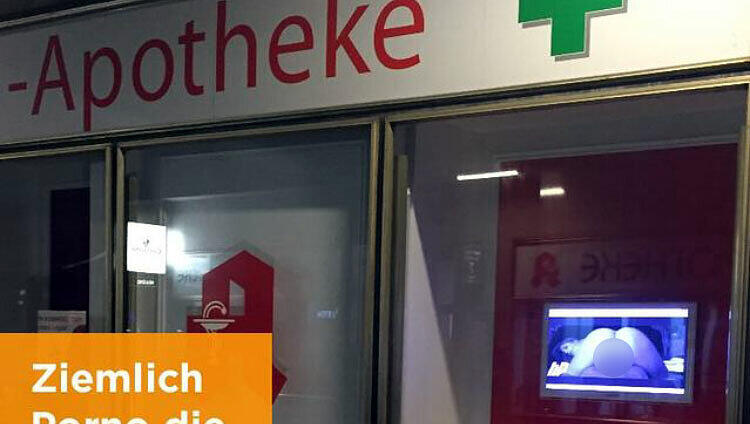 Statt einem Werbevideo wurde im Schaufenster einer Münchner Apotheke ein Erotikfilm gezeigt. Statt einem Werbevideo wurde im Schaufenster einer Münchner Apotheke ein Erotikfilm gezeigt.