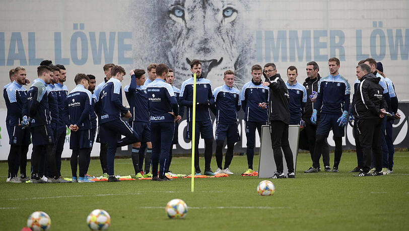 Trainingsauftakt beim TSV 1860 ist am 6. Januar. Danach geht es noch ins Trainingslager nach Spanien. Trainingsauftakt beim TSV 1860 ist am 6. Januar. Danach geht es noch ins Trainingslager nach Spanien.