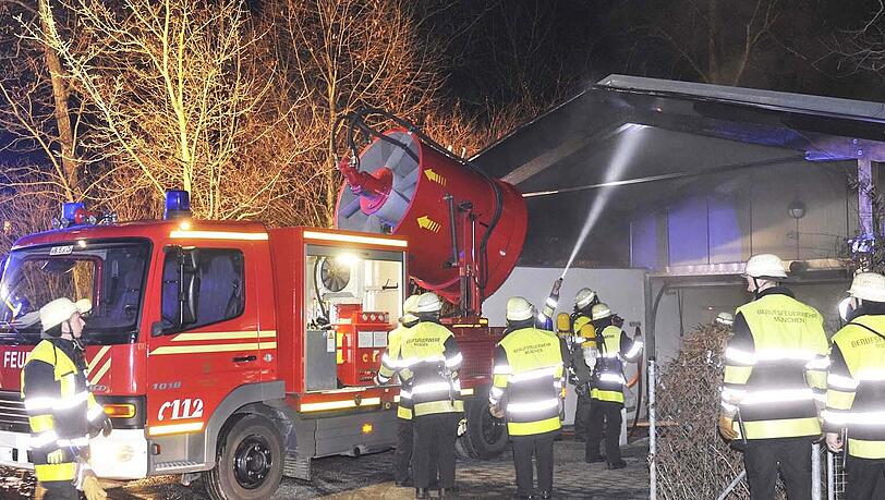 Die 150 Quadratmeter Dachfläche wurden zerstört. Die 150 Quadratmeter Dachfläche wurden zerstört.