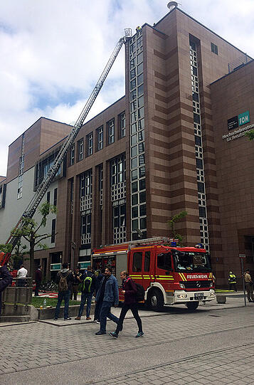 Dachstuhlbrand auf der Hopfenpost. Die Bilder vom Feuerwehr-Einsatz.