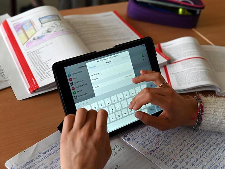 Bund und Länder wollen die Digitalisierung der Schulen schnellstmöglich vorantreiben.