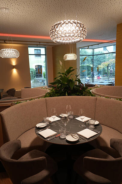 Versteckt im Asamhof liegt das neue Restaurant. Versteckt im Asamhof liegt das neue Restaurant.