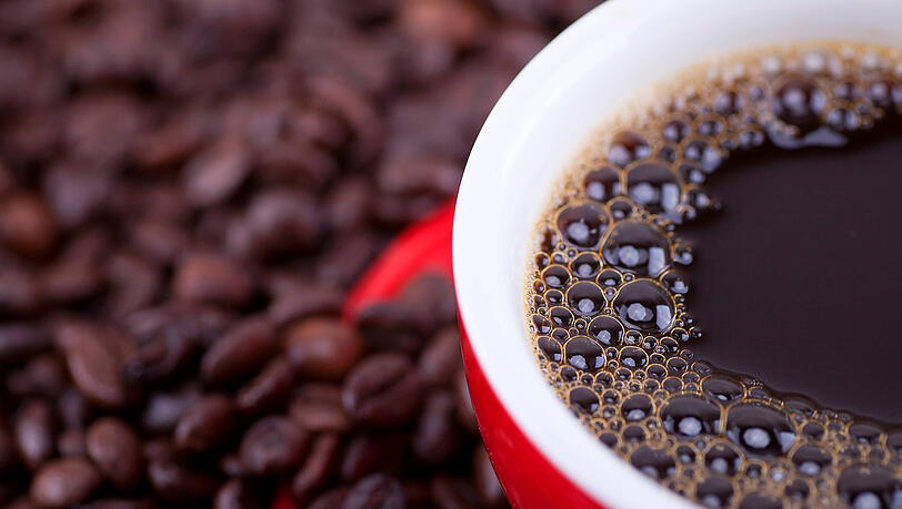 Für einen bitteren Geschmack beim Kaffee können auch die Bohnen sorgen. (Symbolbild) Für einen bitteren Geschmack beim Kaffee können auch die Bohnen sorgen. (Symbolbild)