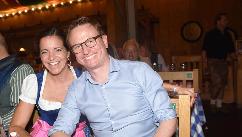 Der CSU-Stadtrat Hans Theiss wurde in den Bundestag gewählt. Erste Nachrückerin wäre die ehemalige Kommunalreferentin Kristina Frank (CSU). Hier feiern die zwei auf dem Oktoberfest. Der CSU-Stadtrat Hans Theiss wurde in den Bundestag gewählt. Erste Nachrückerin wäre die ehemalige Kommunalreferentin Kristina Frank (CSU). Hier feiern die zwei auf dem Oktoberfest.