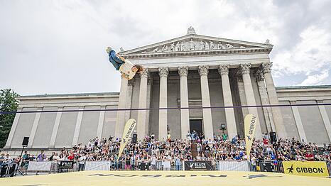 Spektakul&auml;re Ansichten beim Trickline-Weltcup am K&ouml;nigsplatz.