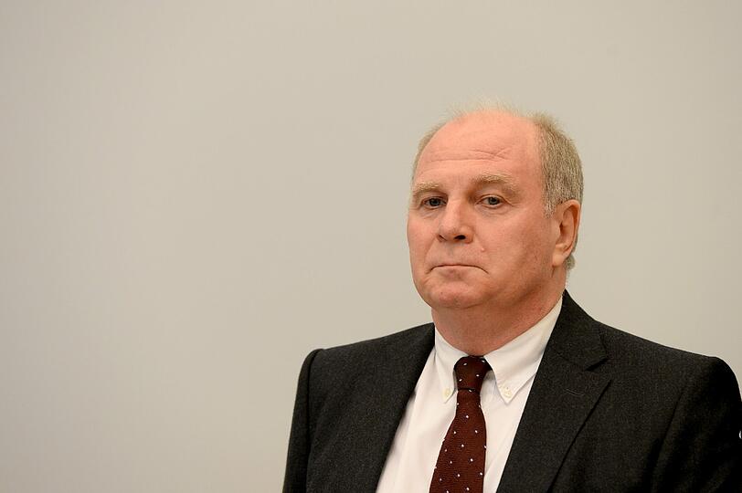 Der Angeklagte im Gerichtssaal: Der Präsident des FC Bayern München Uli Hoeneß im Gerichtssaal des Landgerichts München II.