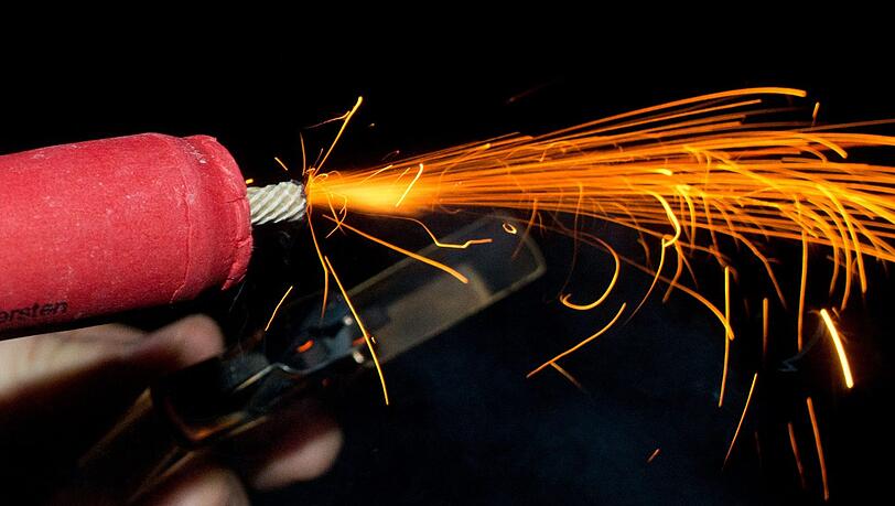 Silvester-Böller sind nicht nur laut, sondern auch gefährlich. Silvester-Böller sind nicht nur laut, sondern auch gefährlich.