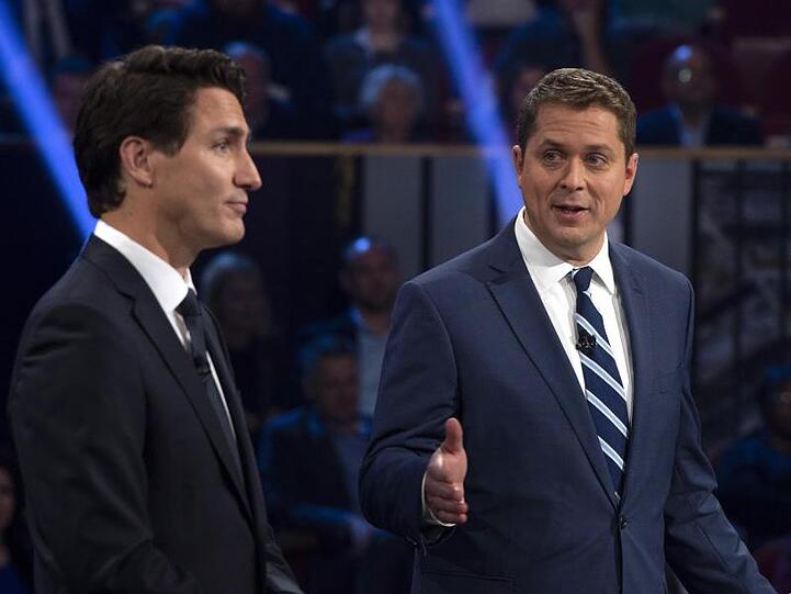 Premierminister Justin Trudeau (l) zusammen mit dem Vorsitzenden der Konservativen, Andrew Scheer.